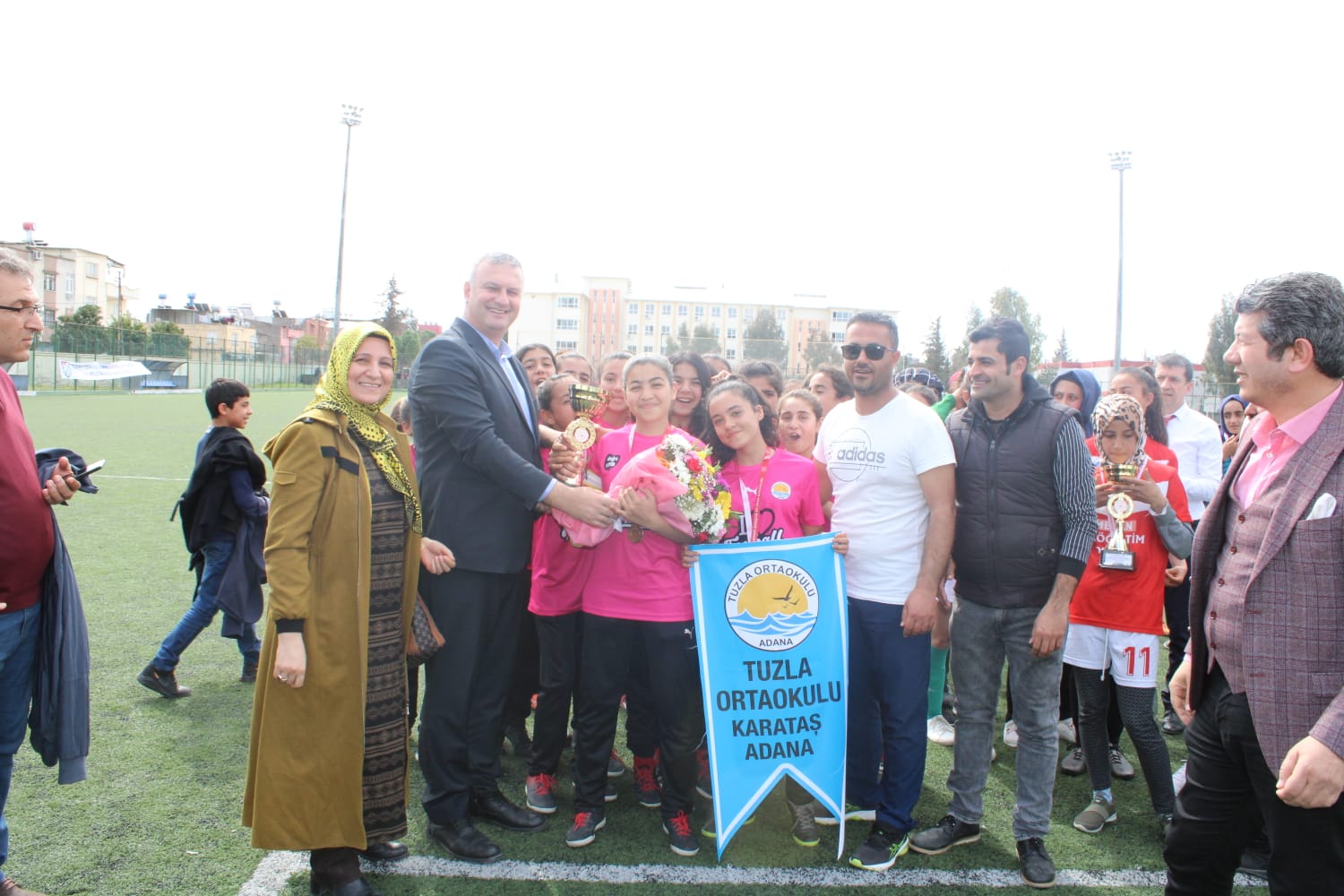 Karataş’ın yükselen değeri Yıldız Kızlar Futbol Takımı şampiyon oldu. 