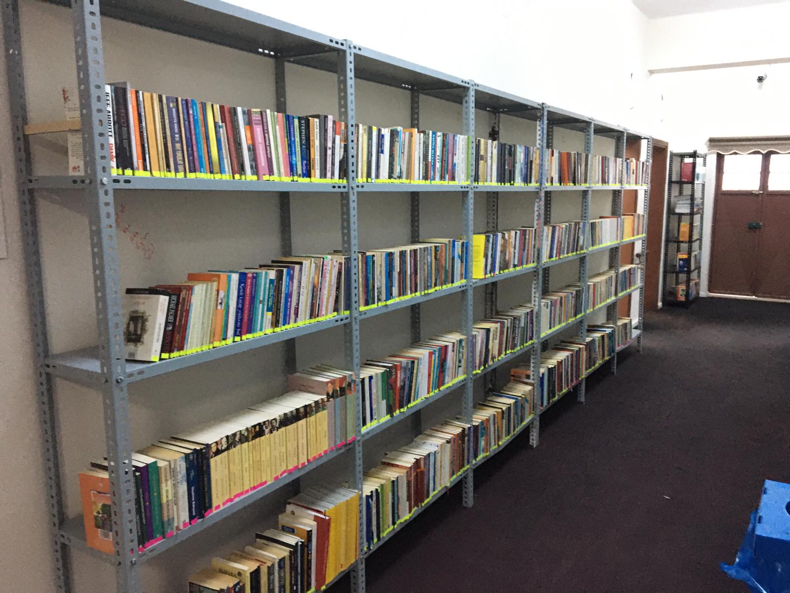 Karataş Belediyesi Koridorları Kütüphane Oldu 